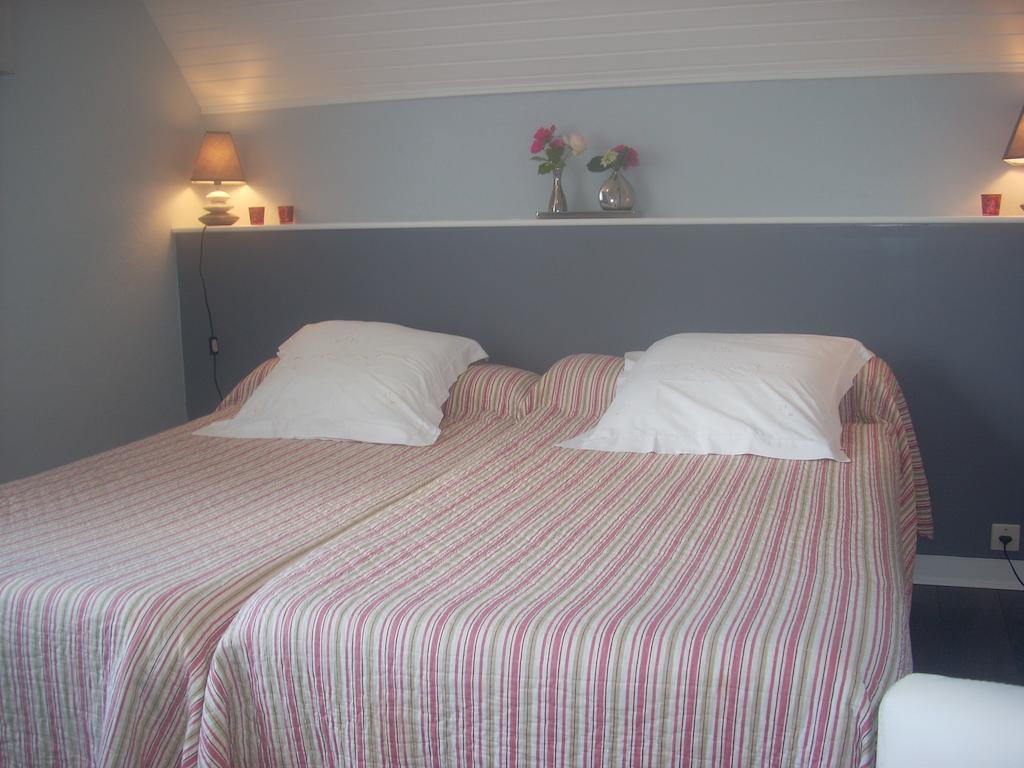 Chambres d'hotes Kergollay Lanhouarneau Chambre photo