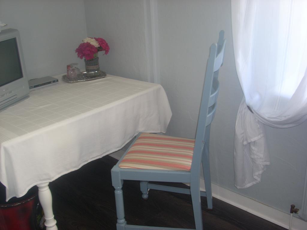 Chambres d'hotes Kergollay Lanhouarneau Chambre photo