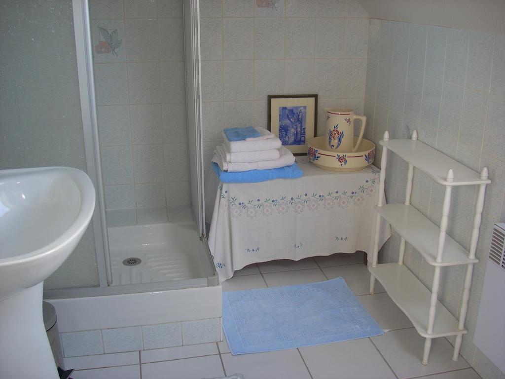 Chambres d'hotes Kergollay Lanhouarneau Chambre photo